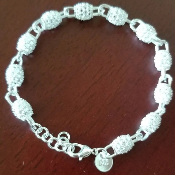.925 stamped plated Hollow Lantern barrel bracelet 7 3/4" - Picture 2 of 5